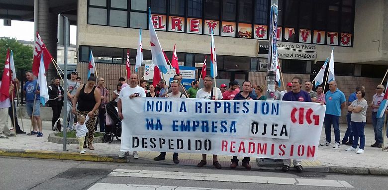 17-07-06 ProtestaRepresión SindicalAutobusesOjeaPonteareas03.jpg